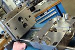 Beim niederländischen Heimtrainer-Riesen werden alle Gussformen in der eigenen Fabrik gefertigt. Bis zu 80.000 Euro kann eine Form kosten. Das 3D-Druckverfahren ermöglicht Tacx einem neuen Design den letzten Schliff zu geben, bevor es in die endgültige Produktion geht.