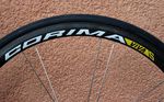 Astana ist das einzige WorldTour-Team, dessen Laufräder von Corima kommen. Die sehr leichten 32mm hohen Viva S-Laufräder sollen ideal für einen Kletterer wie Fuglsang sein. Der Laufradsatz wiegt auch nur 1.190g.