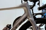 Das ESX R hat die gleichen Rohrprofile wie das ESX. Die Profile wurden im Windtunnel des Massachusetts Institude of Technology getestet. Im Vergleich zum Z5 spart das Bike einem Fahrer laut Parlee bei einer Strecke von 40km 57-95 Sekunden. 