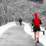 Laufen stimuliert dein Herz-Kreislauf-System. Zudem schont es deine Gelenke und ist gut für die Knochen.