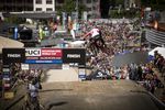 uci-mtb-downhill-worldcup_aaron-gwin-c-victor-lucas
