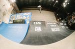 Alexandre Sideris startete mit diesem Lookback Drop vom Wallride seine beiden Finalsruns