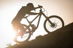Lluis-Lacondeguy-Mountainbike-Gegenlicht