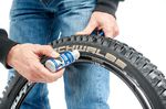 Schritt 4: Easy Fit oder ähnliches hilft, wenn ihr den Reifen aufziehen wollt. ©Martin Ohliger