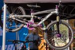 Das Kinderbike von PROPAIN kann wahlweise mit 16 oder 20 Zoll-Laufrädern gefahren werden, so dass die Kids möglichst lang Freude an ihrem Bike haben.