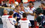 Shane Sutton umarmt Chris Hoy nach dessen Olympiasieg 2012 in London. Willenskraft ist die wichtigste Eigenschaft überhaupt, sagt der Coach. (Foto: Vaughn Ridley/SWPix.com))