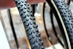 Der Schwalbe X-One Bite ist ein Cyclo-Cross-Reifen, der für den Einsatz unter matschigen Bedingungen entwickelt wurde. (Foto: George Scott / Factory Media)