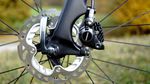 Nachdem sich Fran Ventoso bei einem Sturz bei Paris-Roubaix schwer an einer Scheibenbremse verletzte, setzt die UCI deren Gebrauch mit sofortiger Wirkung aus.