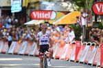 Julian Alaphilippe (Quick-Step Floors) gewinnt die 16. Etappe der 105. Tour de France. Für den Franzosen ist es der zweite Etappensieg bei der diesjährigen Frankreichrundfahrt. Alaphilippe konnte seine Mitstreiter auf dem letzten Pass abhängen. Seine Fahrtkünste auf der Abfahrt brachten ihm den Sieg. (Foto: Sirotti)