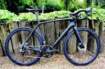 Specialized gehört zu den Marken, die ein relativ großen Angebot an Rennrädern mit Scheibenbremsen haben.