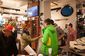 Begrössung des Ski-Gotts Eric Pollard im Blue tomato Shop IBK