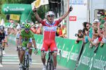 12. Etappe - Alexander Kristoff aus Norwegen (Katusha) erkämpft sich den Tagessieg in einem Duell gegen Peter Sagan (Cannondale) auf der Ziellinie in Saint-Etienne. (Foto: Sirotti)
