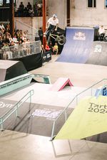 George Ntavoutian mit dem Move des Wochenendes: Tailwhip Transfer durch den halben Park