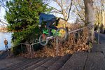 Daniel Tünte macht mit dem BMX ein Kinkrail ohne jeden Auslauf am Aasee in Münster