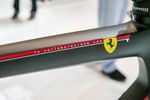 Das leichte und aerodynamische Colnago V1-r wurde in Zusammenarbeit mit Ferrari entwickelt.