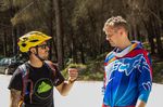 Ob die sich wohl verstehen? Enduro meets Downhill!