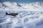 Mit dem Flugzeug geht´s in tiefste Backcountry; Foto: Red Bull