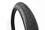 Der Lacey-Reifen von KHEbikes hat einen eingebauten Pannenschutz, ist extra breit (2,4") und wiegt trotzdem nur 520 g
