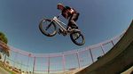 Devon Smillie zerlegt für Flybikes und Tip Plus ein paar Skateparks in Kalifornien – und das nicht nur auf seinem BMX-Rad.