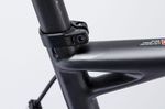 Auffällig an dem BMC TeamMachine SLR01 ist die gespaltene Verbindung zwischen Sitz- und Oberrohr. Dieses Design ist, da man es auch an anderen Bikes des schweizer Herstellers findet, zu einer Art Markenzeichen geworden.