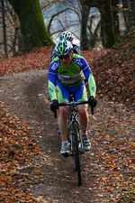 Die richtige Ausrüstung bringt dich sicher durch die kalten und dunklen Wintermonate - Cyclocrosser wissen meist am besten was man braucht.