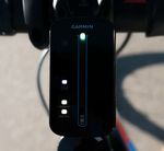 Garmin Varia Fahrradradar – Anzeigeeinheit: Grünes Licht bedeutet, dass sich im Moment kein Fahrzeug von hinten nähert.