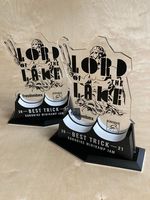 Diese von Andreas Kräftner in liebevoller Handarbeit gefertigten Trophäen winken den Gewinnern von Lord of the Lake @ Eurobike 2021 (Logodesign by Merlin Czarnulla)