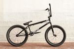 Paul Thölen stellt sein neues Rad, einen Total BMX Sandstorm, vor.