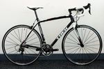 Hier sehen wir das Trek Madone 2.1 in Factory Racing-Farben.