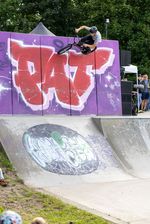 Jimi Brandt mit der Faust im Gesicht für Pat Casey: RIP, brother!