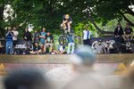 Fabian Bader hat vielleicht die tiefste Trickkiste, aber was er macht, macht er stylisch, mit Höchstgeschwindigkeit und an Obstacles, die schwierig zu fahren sind. Platz 1 in Street Pro, herzlichen Glückwunsch!