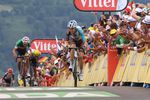 Romain Bardet bewies mit seinem zweiten Platz auf dem Podium in der Tour de France 2017, dass er das Zeug hat, ganz vorne mitzumischen und für die großen Favoriten eine Bedrohung werden kann. Die explosiven Bergetappen werde dem Franzosen zusagen. (Foto: Sirotti)