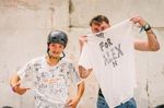 Jan Bisanz (rechts) und Joe Jarvis gingen mit selbst designten Shirts für Alex Hiam an den Start