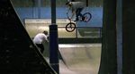 Wer würde nicht mal gerne eine Session im Unit 23 Skatepark fahren?! Paul Ryan hat einen der besten Indoorparks Europas besucht und hier ist das Video dazu.