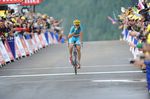 10. Etappe - Vincenzo Nibali (Astana Pro Team) erobert nicht nur die Gesamtführung zurück, sondern siegt auch bei der Bergankunft in La Planche des Belles Filles überlegen. (Foto: Sirotti)