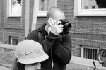 Multitaskingfähig: Telefonieren, fotografieren und gleichzeitig schlecht gelaunt sein ist für xmx noch nie ein Problem gewesen Foto: Sergey Pograshevsky