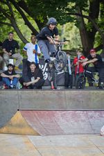 Und zack, gleich der nächste internationale Gast: der bulgarische SIBMX-Fahrer Boyan Stoev aus Sofia beim Warmmachen auf der Streetfläche für seine Trailstour durch Deutschland