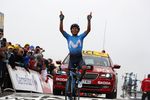 Nairo Quintana (Movistar) stellt seine Stärke in den Bergen unter Beweis mit einem Sieg auf der 17. Etappe der 105. Tour de France. Der Kolumbianer powerte souverän im Alleingang ins Ziel, seine Mitstreiter hinter sich lassend. (Foto: Sirotti)