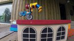 Playmobil extrem: Karim Rejeb verwandelt die beliebten Plastikfiguren in diesem Stop-Motion-Video in furchtlose BMX- und MTB-Fahrer. Nicht verpassen!