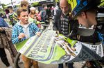 Andi Sieber beim Autogramme geben. Thale war sein (vorerst) letztes Rennen! © extreme-pics / Thomas Dietze