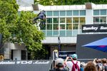 Lars Kindermann war auf dem Weltcup in Montpellier schwer gestürzt und musste deshalb vor der Eurobike verletztungsbedingt pausieren. Angemerkt hat man ihm das allerdings nicht. Also so gar nicht!