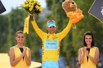 Geschafft - Vincenzo Nibali auf dem Radsport-Thron in Paris. Das Team Astana kann stolz auf seine Teamleistung und den Kapitän sein. (Foto: Sirotti)