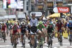 3. Etappe - Auf der Etappe zwischen Cambridge und London ist es erneut Marcel Kittel, der das Vorderrad als Erster über die Ziellinie wuchtet. (Foto: Sirotti)