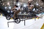 Daniel Tünte erwischte einen guten Tag und haute in seinen beiden Vorläufen jeweils einen Fakie angefahren Whip auf Eins raus. Und auch dieser Bars to Overice am A-Rail bereitete ihm während des Contests keine Probleme; Foto: Tim Korbmacher