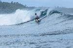 Lena Stoffel genießt die Wellen auf Mentawai. Foto: GinGin Mentawai Surf Lodge