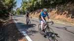 Katharina und Jakob Vinje bei ihrer Passion: Rennradfahren in den französischen Alpen. Foto: Sam Buchli