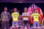 Tinkoffs Team-Trikot ist größtenteils unverändert geblieben. Lediglich der ehemaliger Co-Sponsor, Saxo Bank, musste weichen. Peter Sagan hat sein Weltmeister-Trikot mit einer schwarzen Hose kombiniert. (Foto: Bettini Photo)