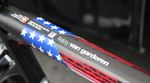 Das Oberrohr jedes BMC-Fahrers war mit der Nationalflagge des Fahrers dekoriert. Der in Washington geborene Tejay Van Garderen bekam sein Bike demnach in den amerikanischen Landesflaggen.
