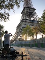 Robin Kachfi am Eiffelturm in Paris