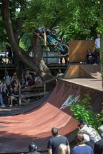 Mit einer wilden Mischung aus Pegtricks und dicken Airs holte Steven Wüllner aus Leipzig die Goldmedaille bei den Amateuren